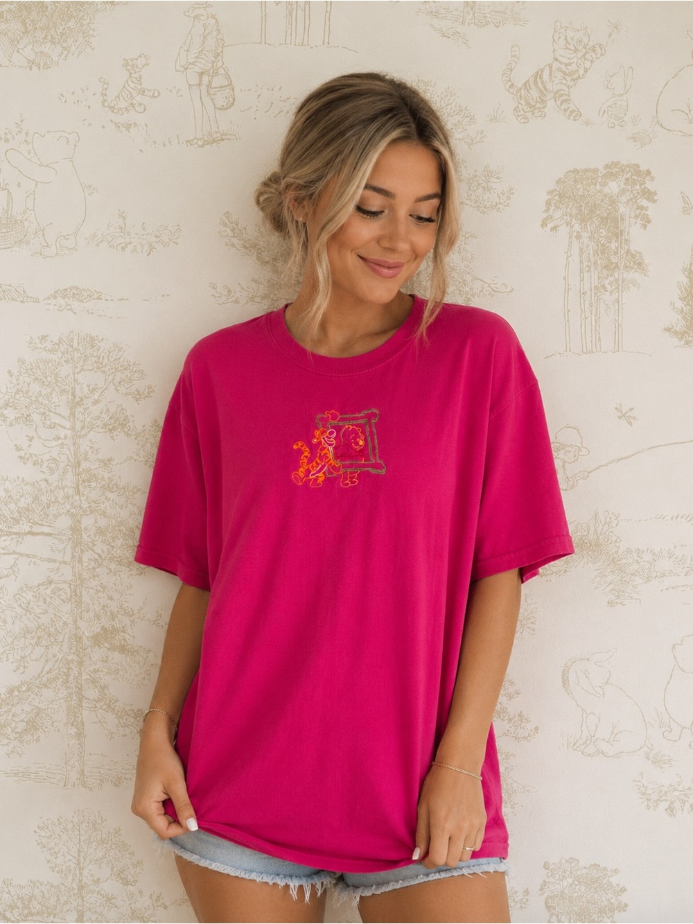 🍯VINTAGE 1990’s POOH Disney Bright Fuchsia Pink Embroidered Graphic Tee
